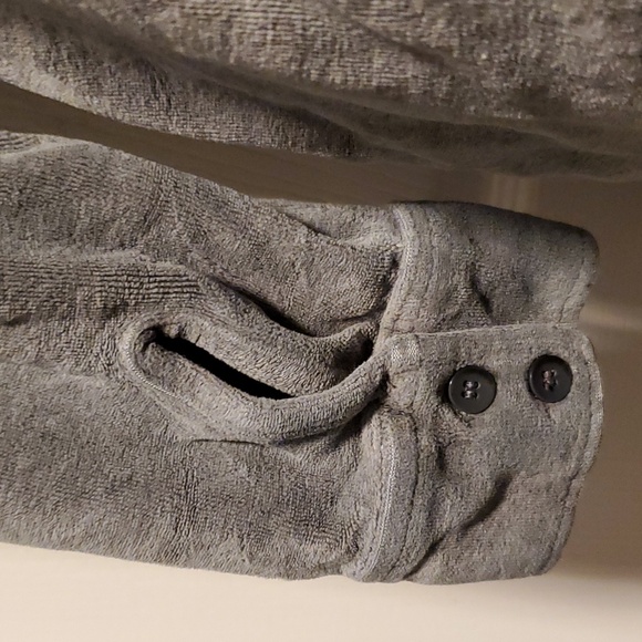 Express World Brand Faux Velvet Women's Button Down Long Sleeve - Size Large - Picture 5 of 8